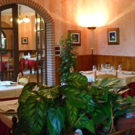 Ristorante Albergo Da Maurizio Cravanzana Exterior foto