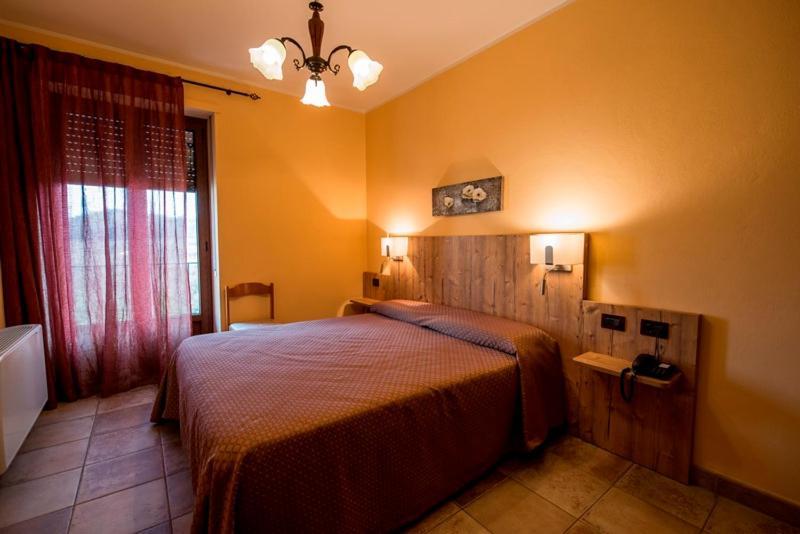 Ristorante Albergo Da Maurizio Cravanzana Exterior foto