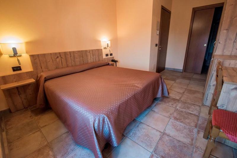 Ristorante Albergo Da Maurizio Cravanzana Exterior foto