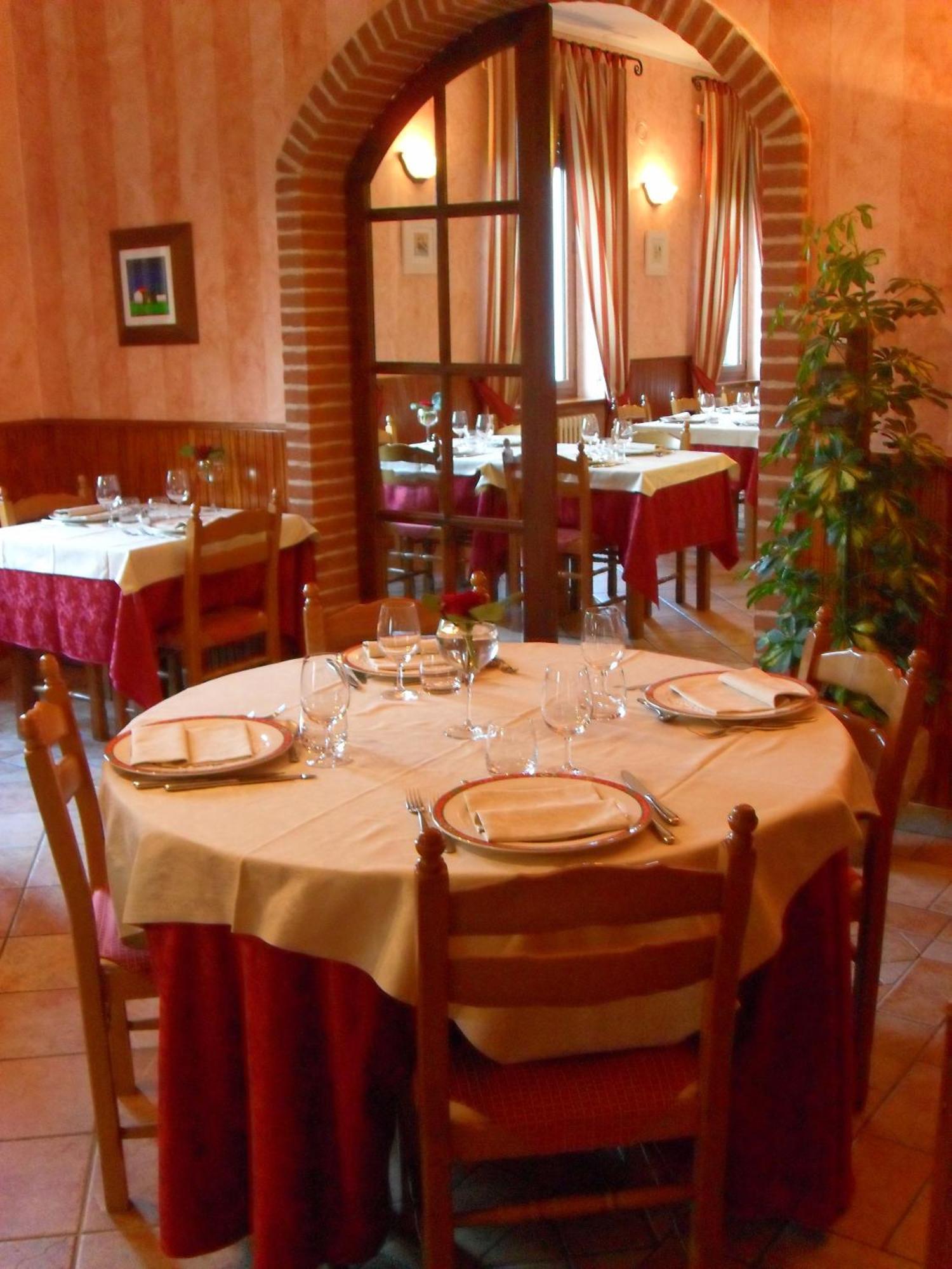 Ristorante Albergo Da Maurizio Cravanzana Exterior foto