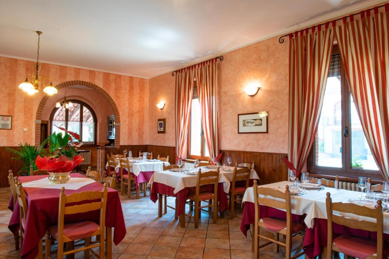 Ristorante Albergo Da Maurizio Cravanzana Exterior foto